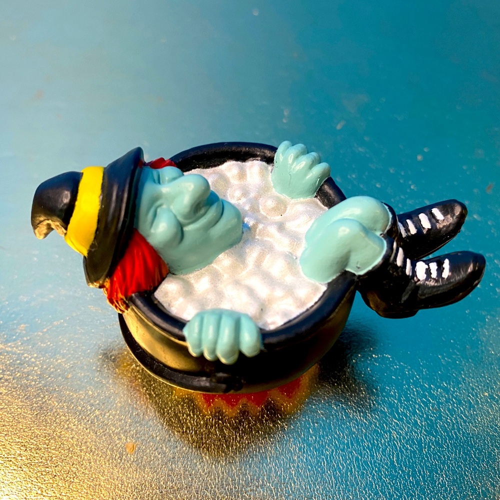 HALLMARK HEARTLINE VTG 80’s WITCH IN CAULDRON HALLOWEEN HOWLERS - Picture 3 of 9
